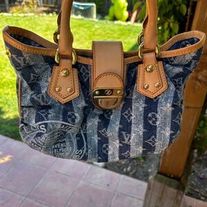 Louis Vuitton Handbag Monogram Denim Pretty Blue. Very good condition.
